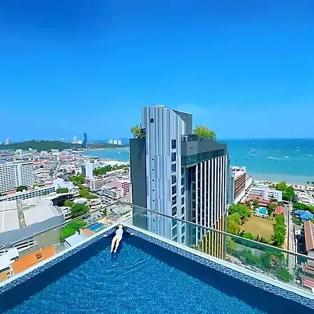 Central Pattaya - Sea View Large Balcony Condo With Infinity Pool
